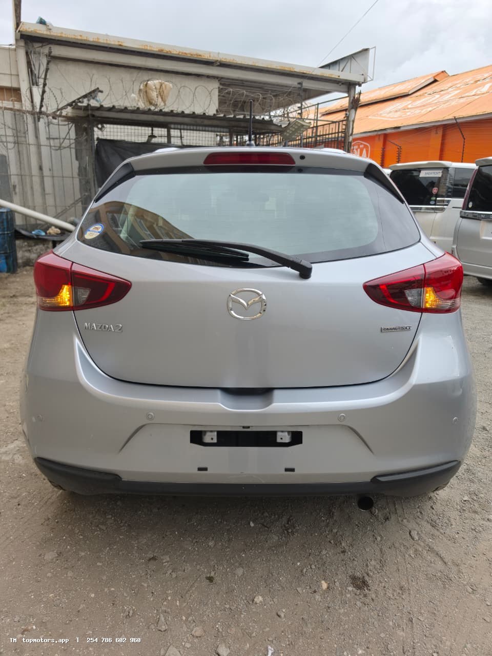 Mazda 2 photo 8 of 19