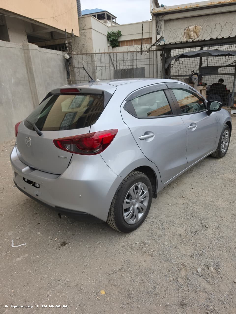 Mazda 2 photo 2 of 19