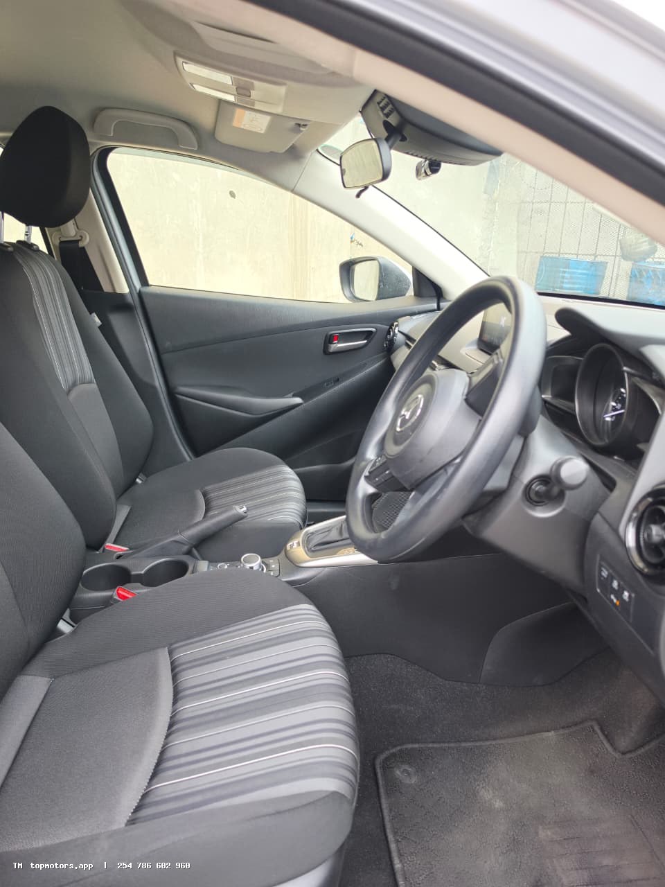 Mazda 2 photo 5 of 19