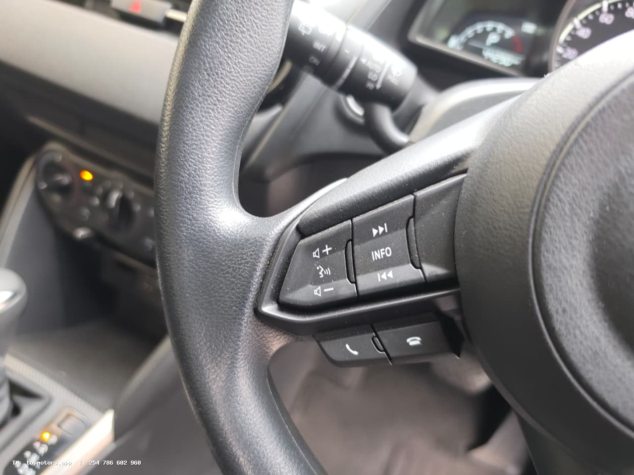 Mazda 2 photo 9 of 19