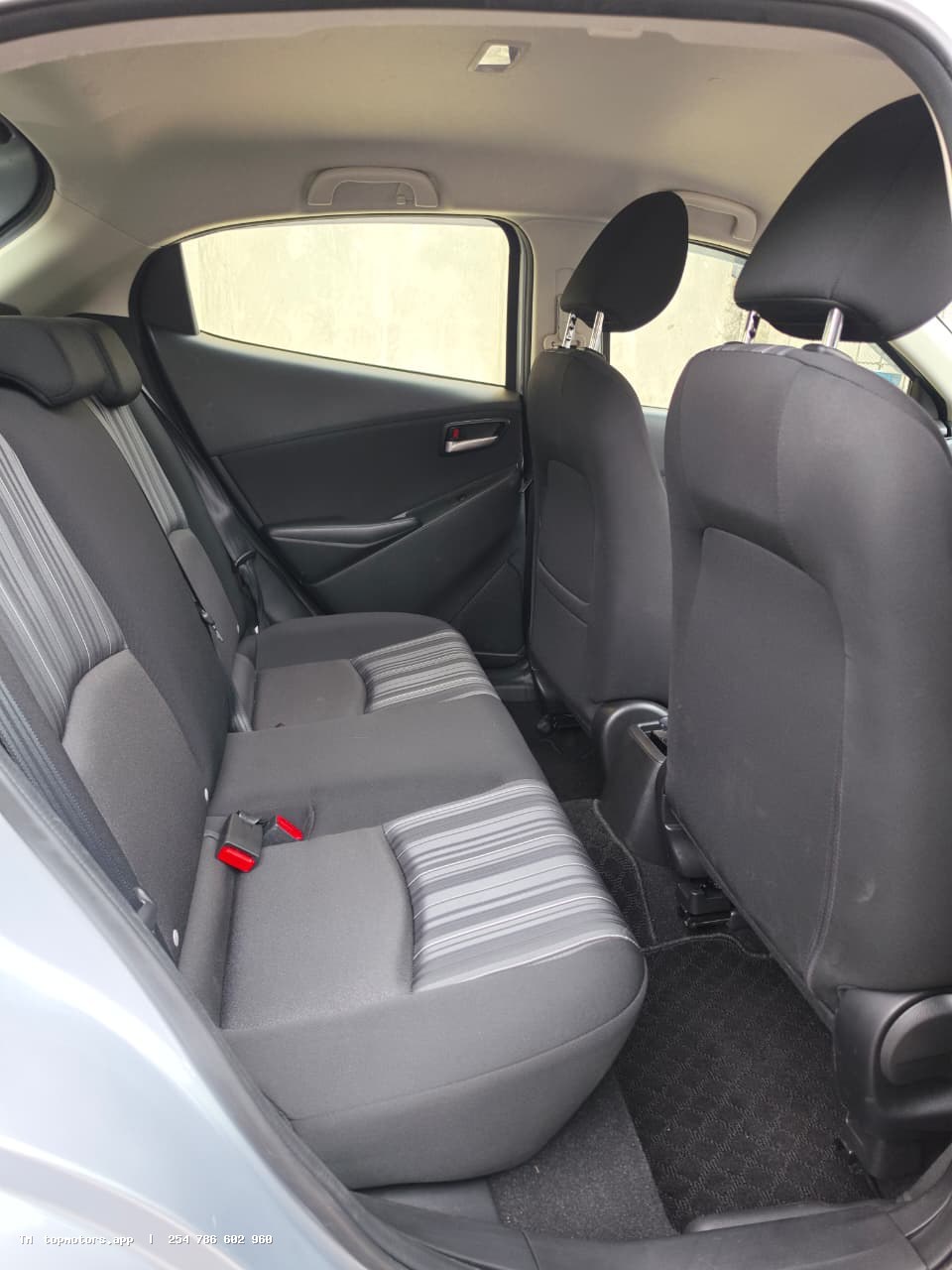 Mazda 2 photo 16 of 19