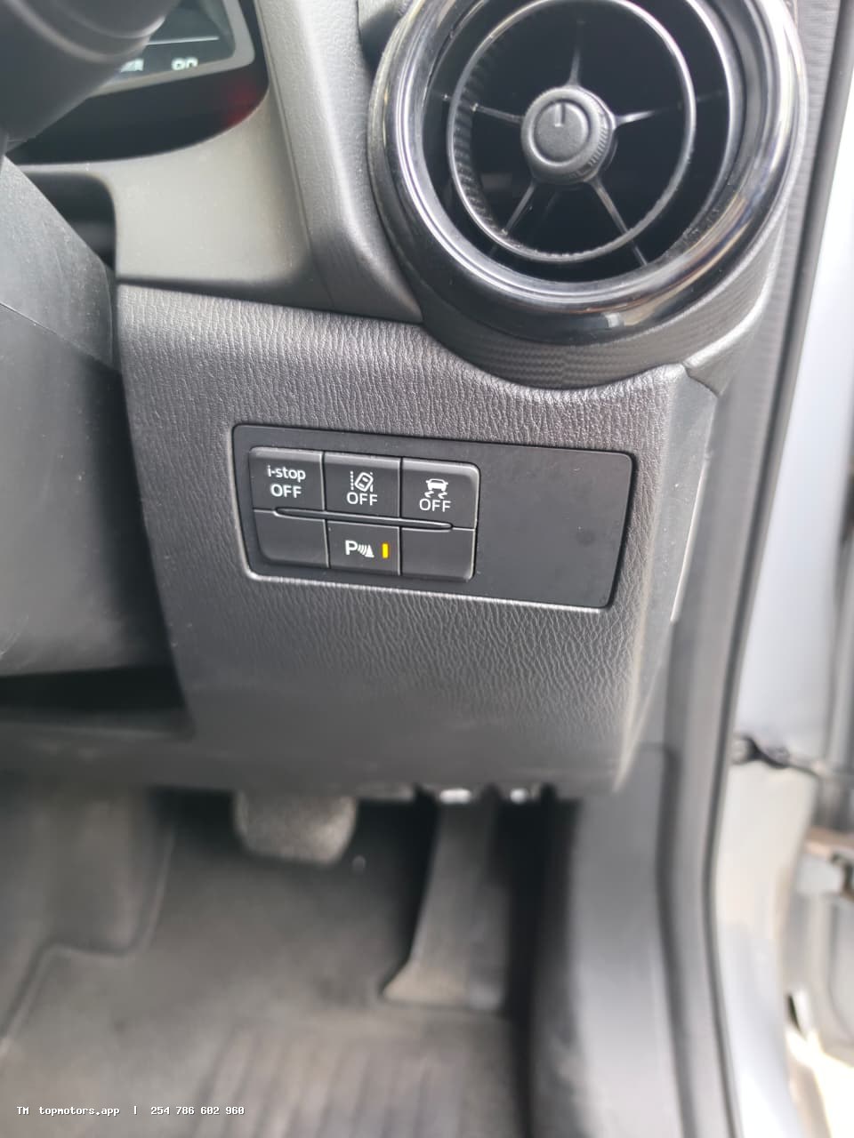 Mazda 2 photo 17 of 19
