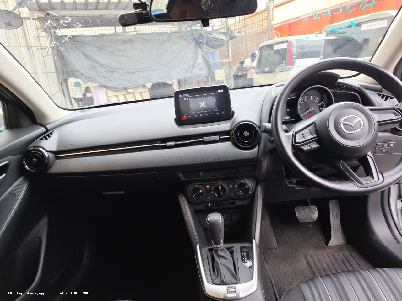 Mazda 2 photo 11 of 19