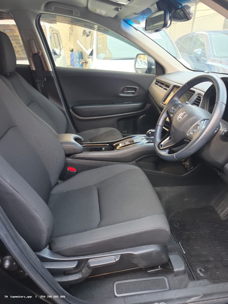 Honda Vezel photo 10 of 13