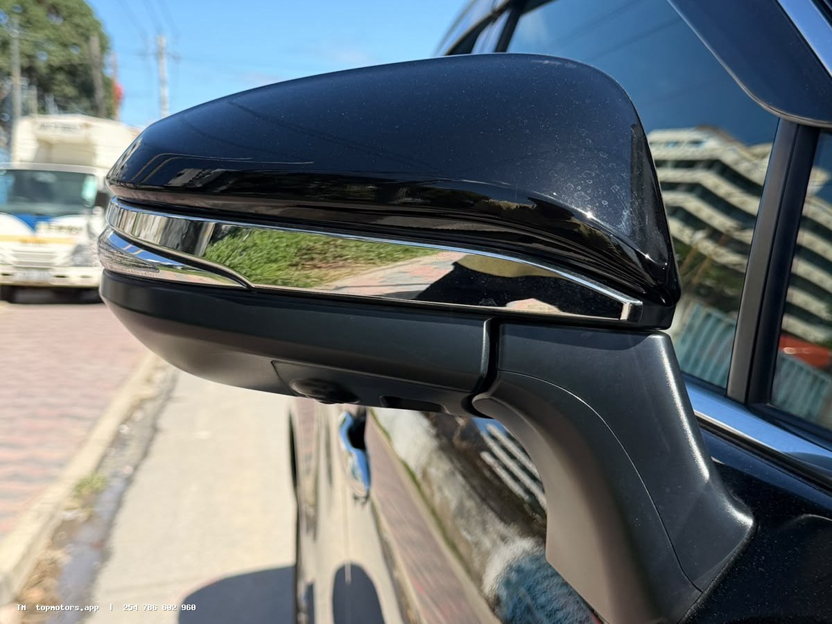 Toyota Harrier photo 11 of 18