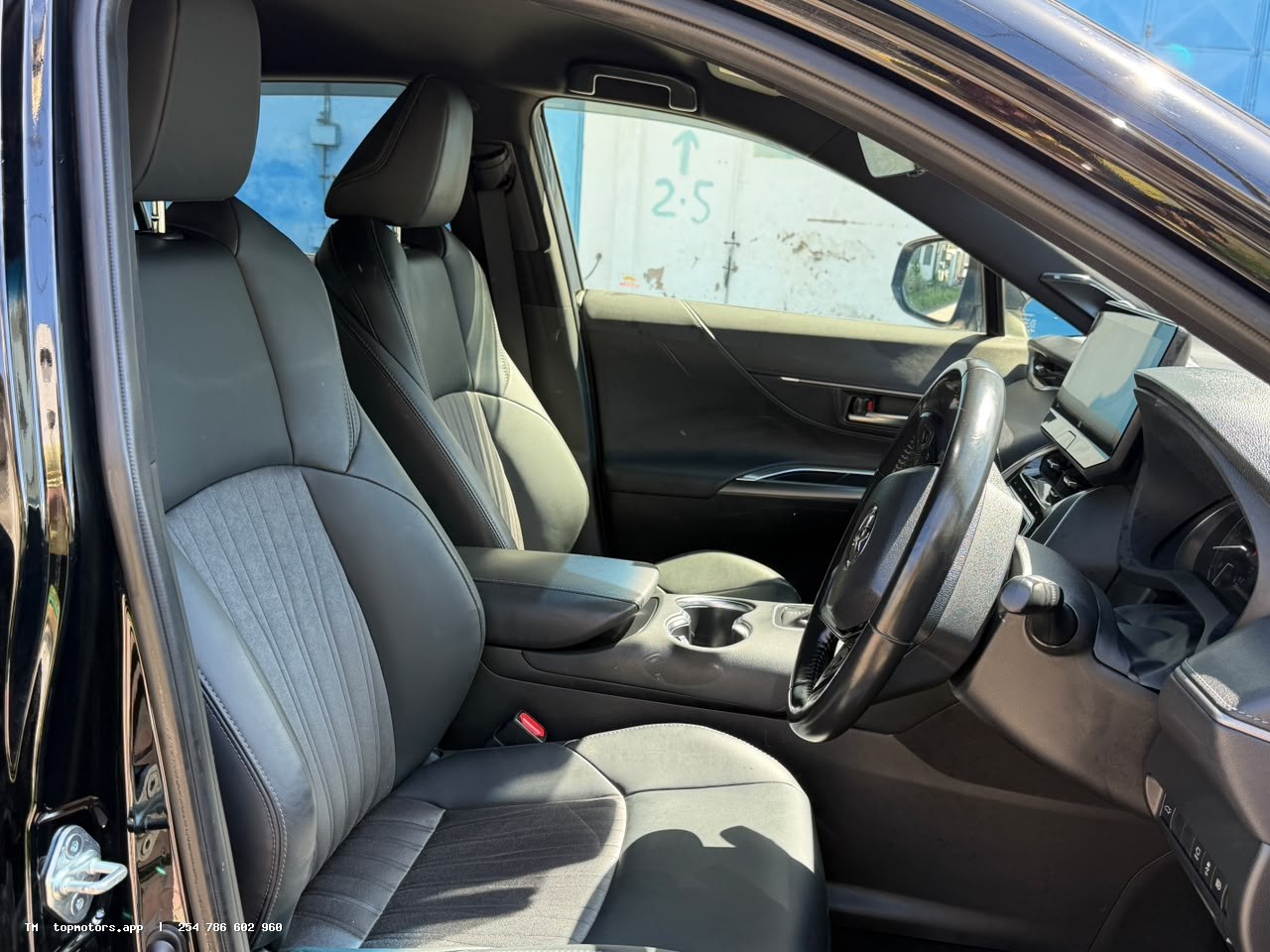 Toyota Harrier photo 5 of 18