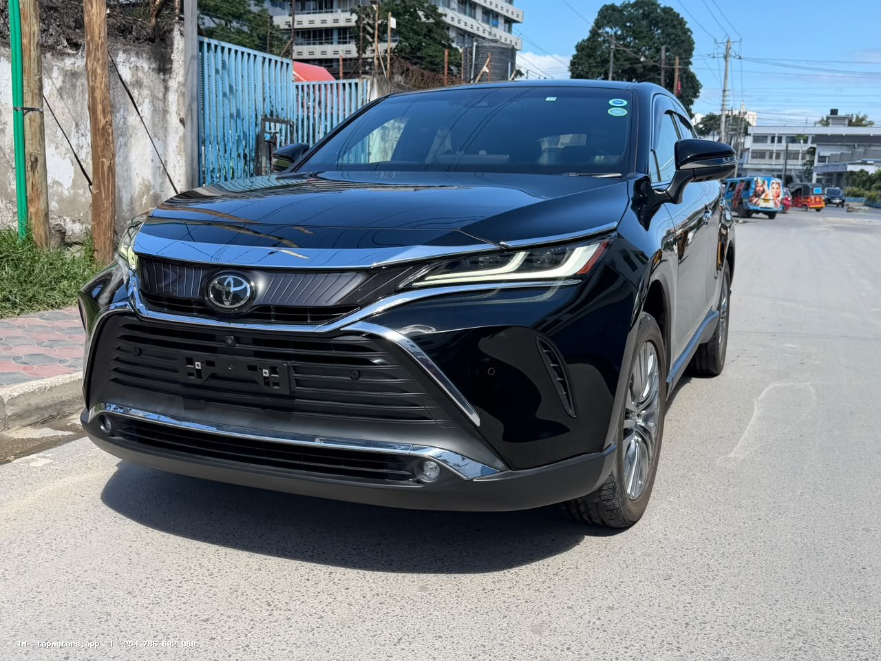 Toyota Harrier photo 1 of 18