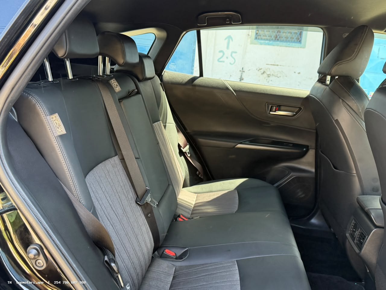 Toyota Harrier photo 14 of 18
