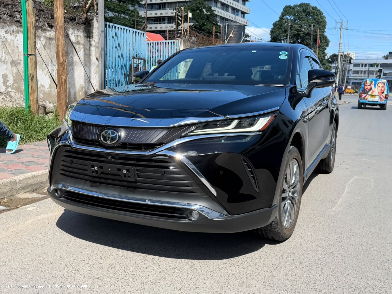 Toyota Harrier photo 17 of 18