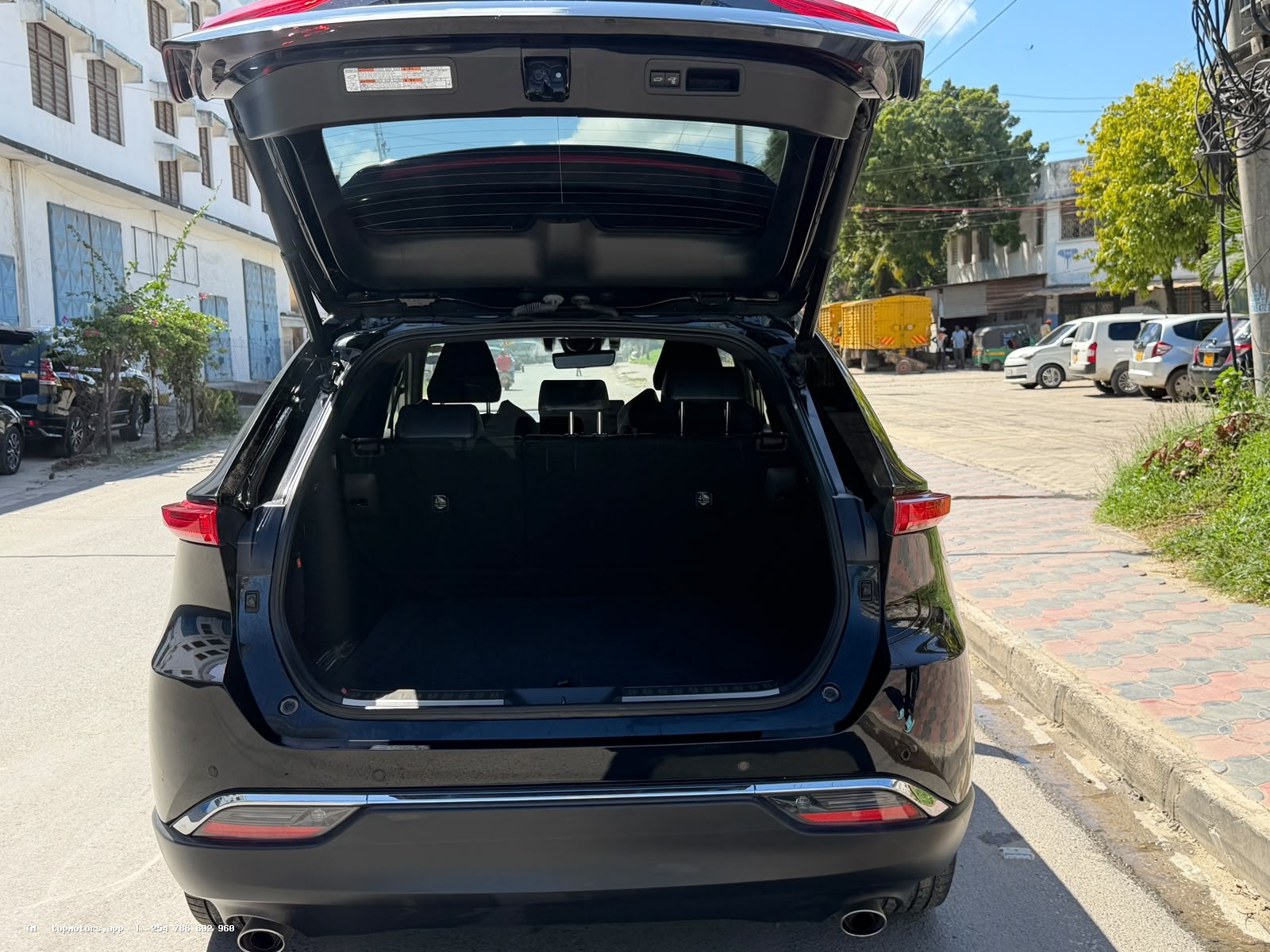Toyota Harrier photo 9 of 18