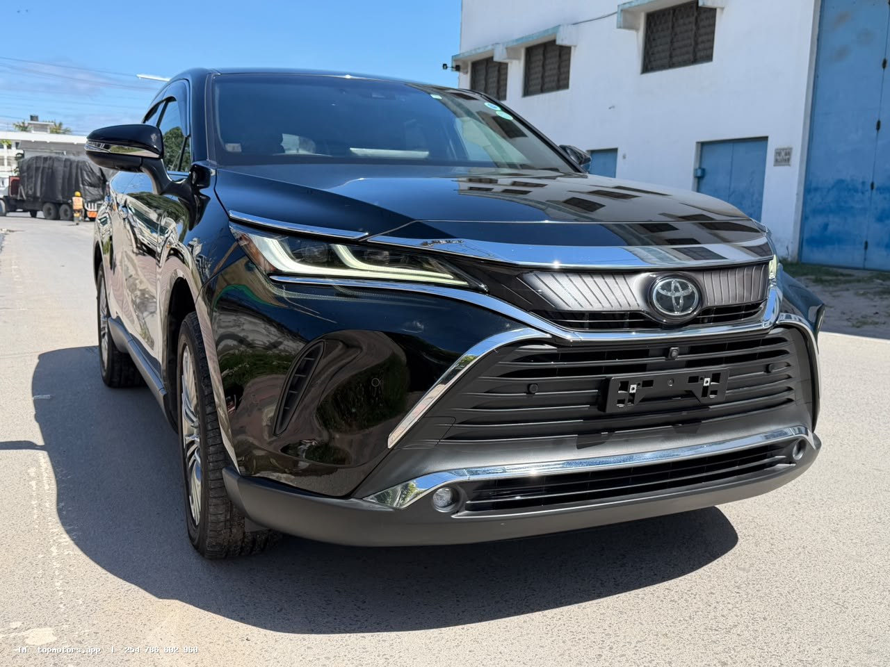 Toyota Harrier photo 3 of 18