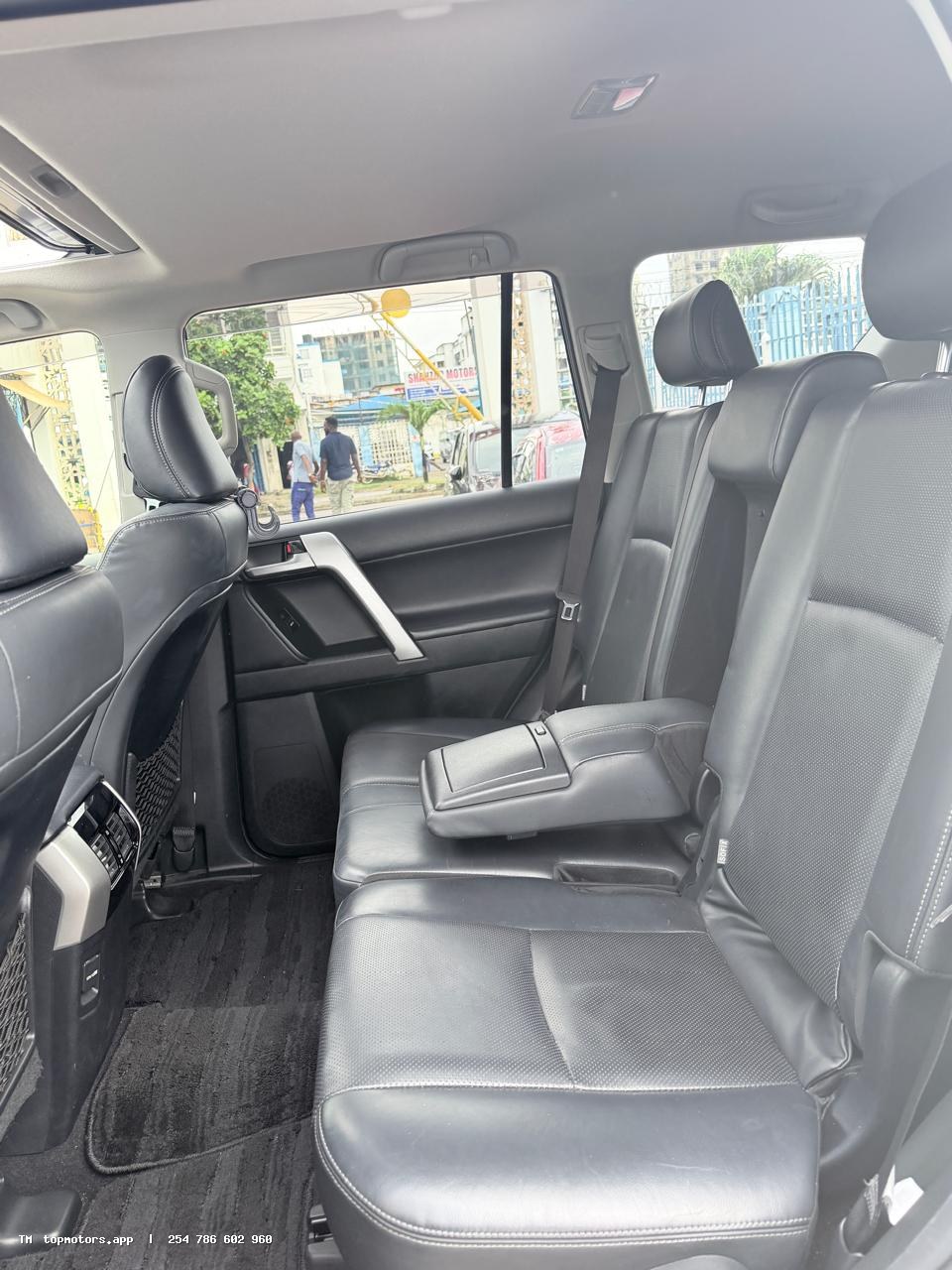 Toyota Land Cruiser Prado TZG photo 7 of 7
