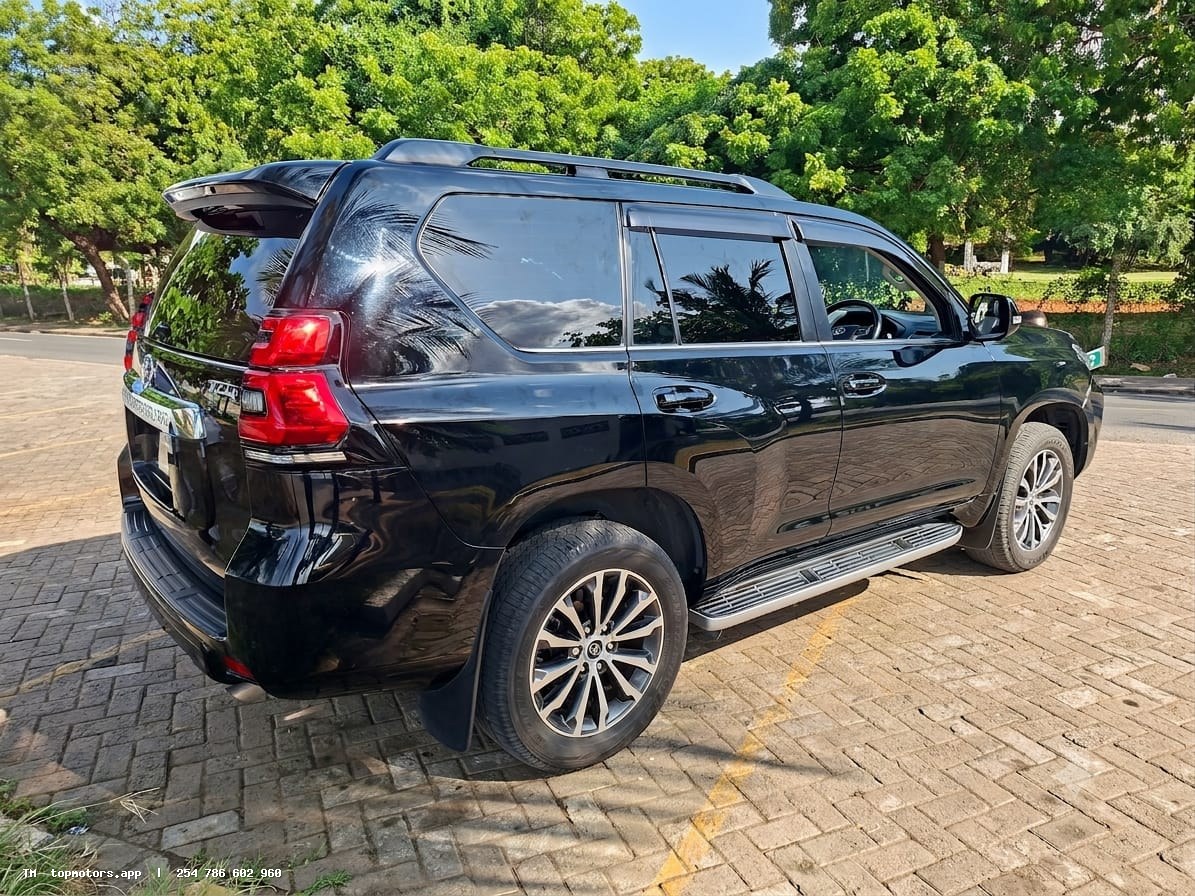 Toyota Land Cruiser Prado TZG photo 17 of 18