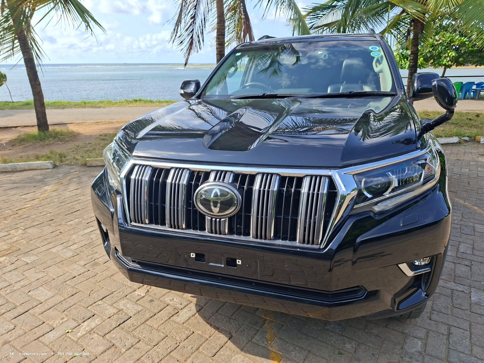 Toyota Land Cruiser Prado TZG photo 10 of 18