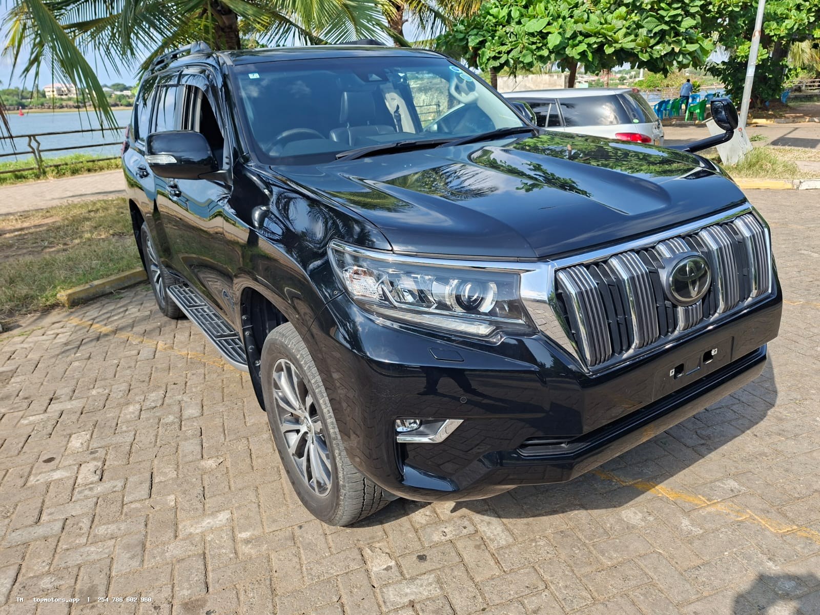 Toyota Land Cruiser Prado TZG photo 11 of 18