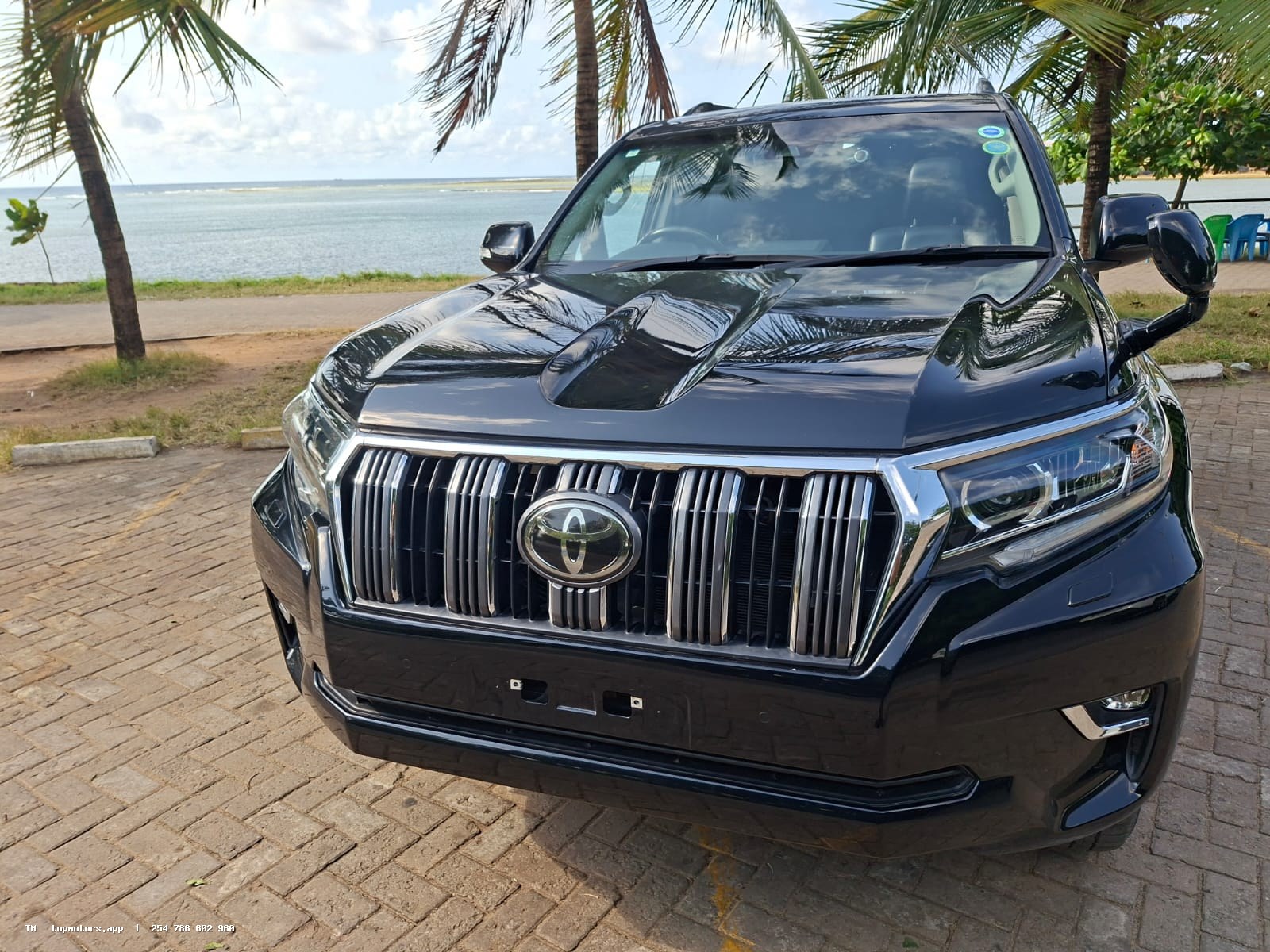 Toyota Land Cruiser Prado TZG photo 12 of 18