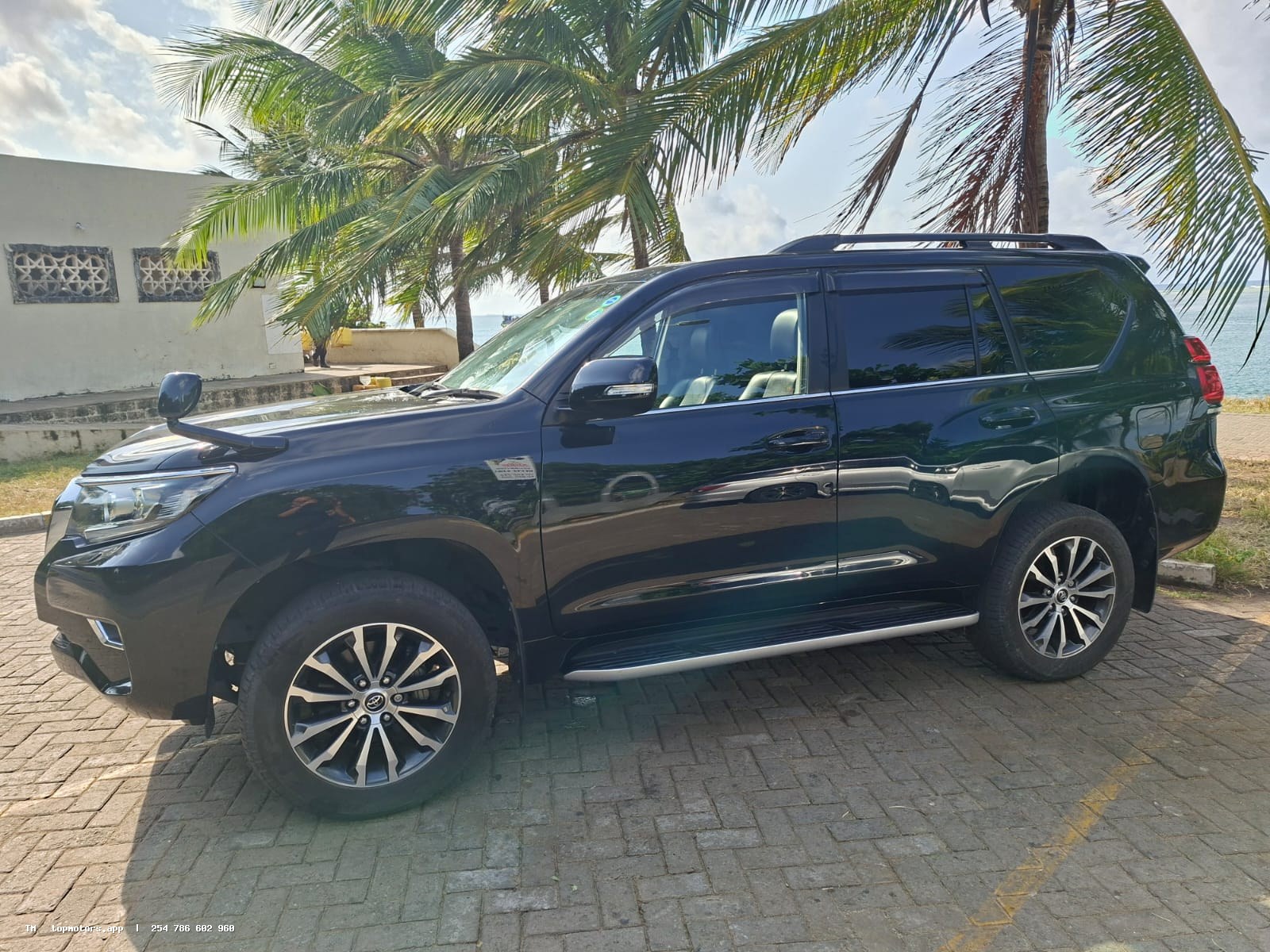 Toyota Land Cruiser Prado TZG photo 13 of 18
