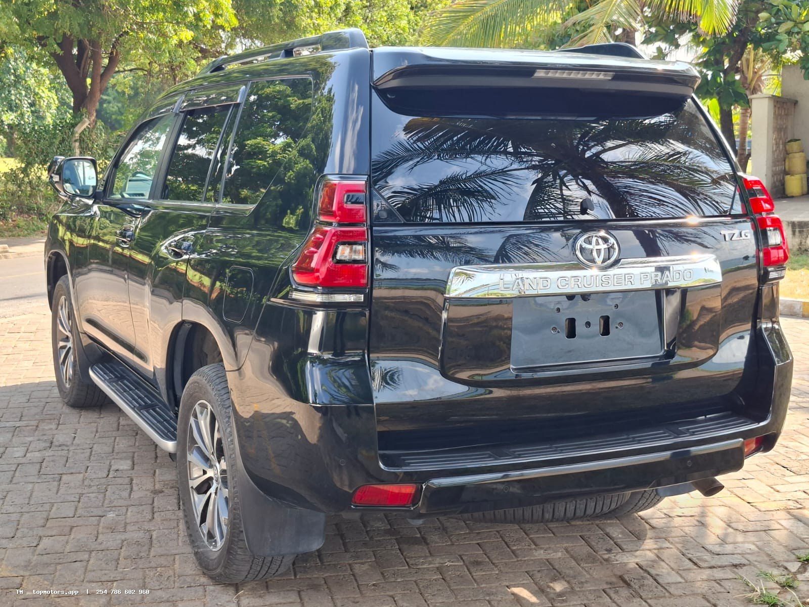 Toyota Land Cruiser Prado TZG photo 14 of 18