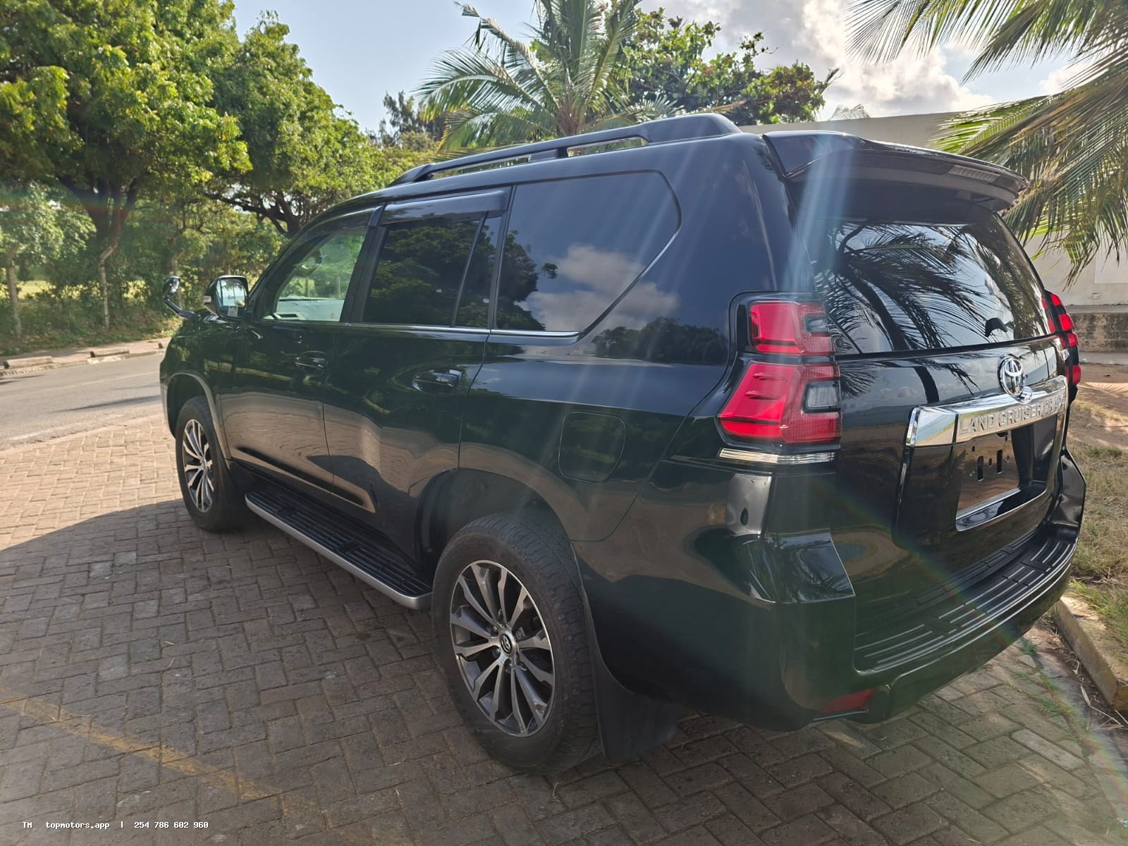 Toyota Land Cruiser Prado TZG photo 18 of 18