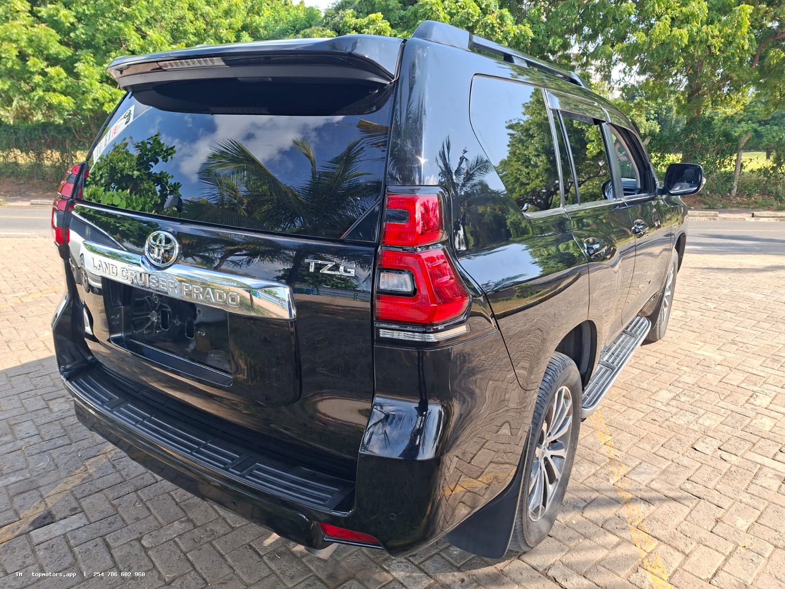 Toyota Land Cruiser Prado TZG photo 15 of 18