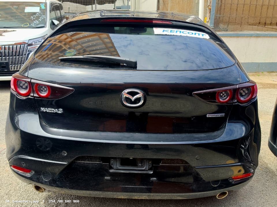 Mazda 3 photo 11 of 14
