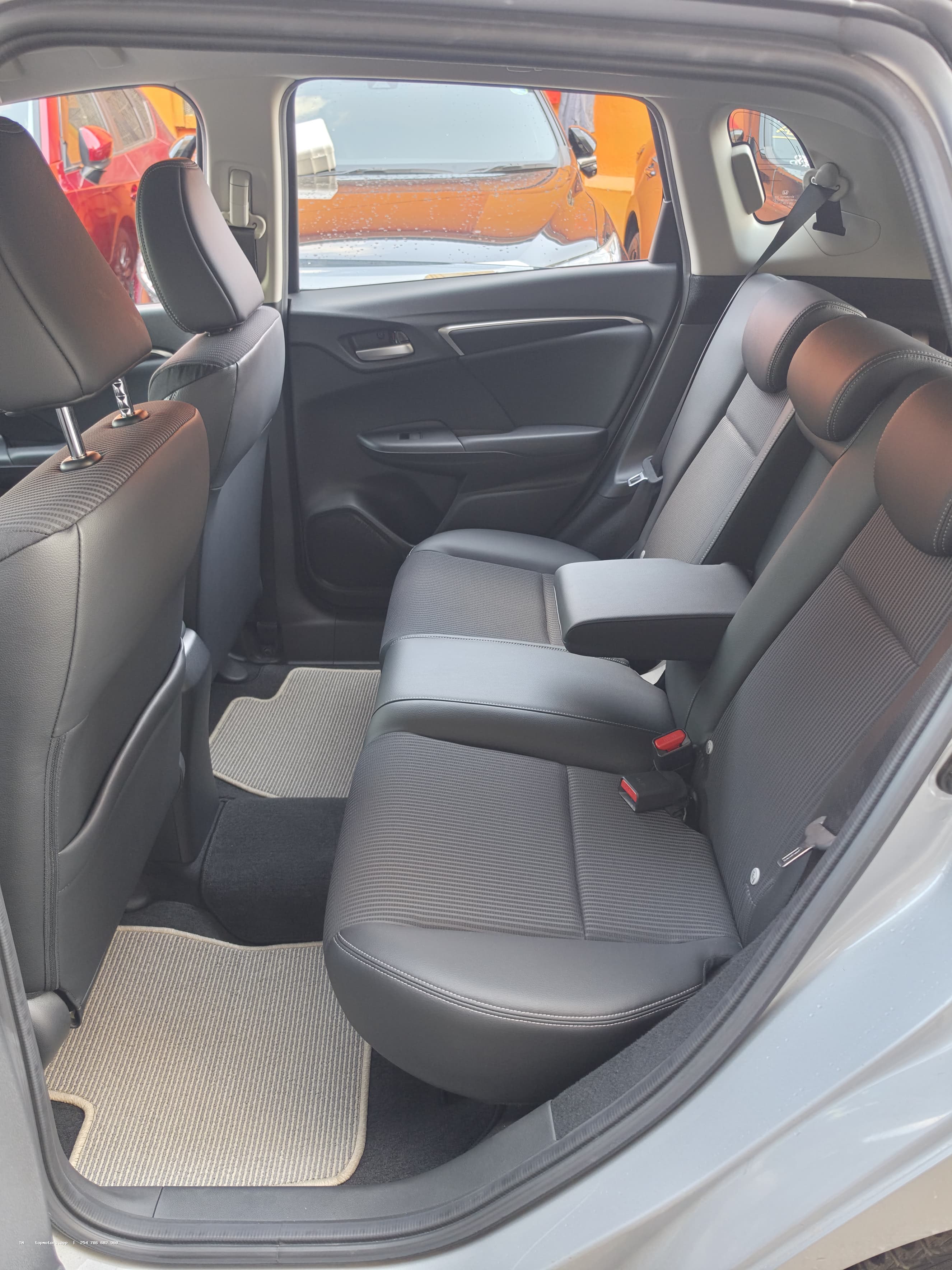 Honda Fit photo 10 of 20