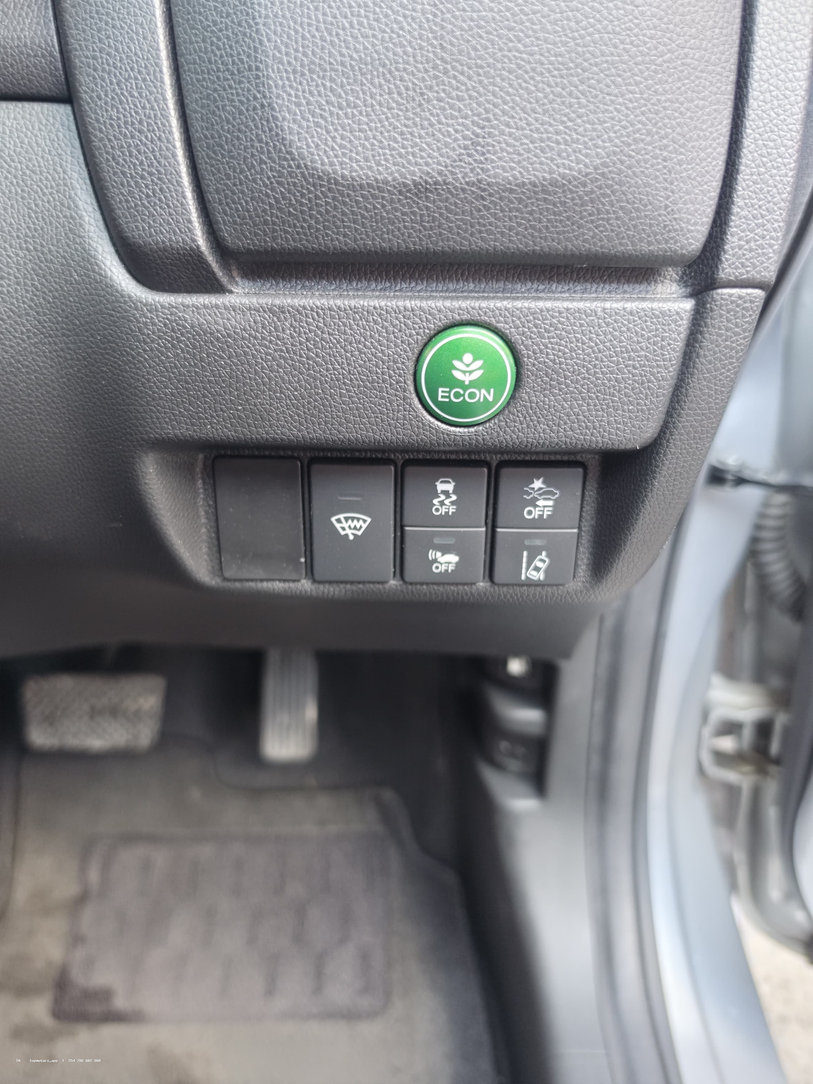 Honda Fit photo 13 of 20