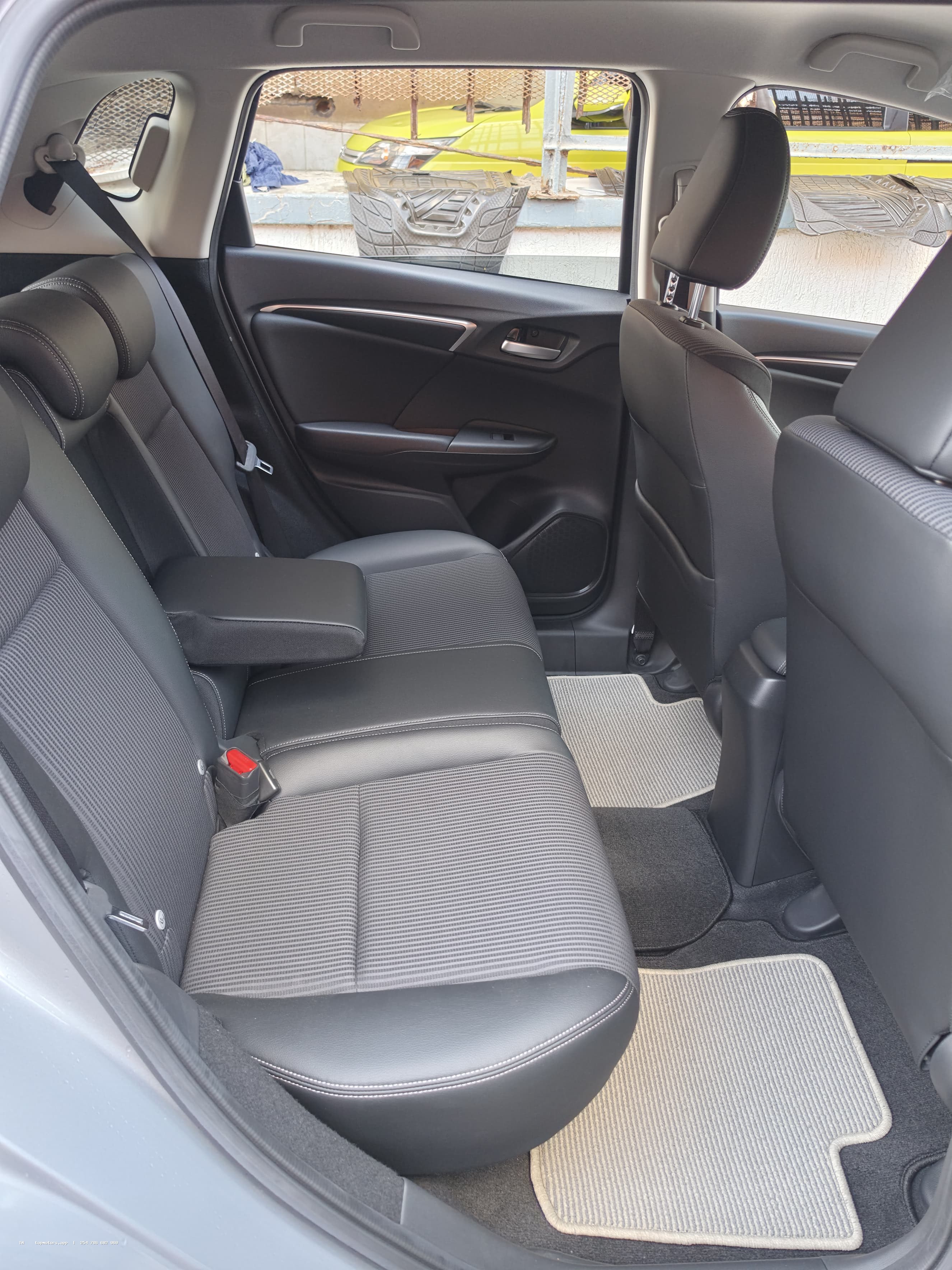 Honda Fit photo 14 of 20