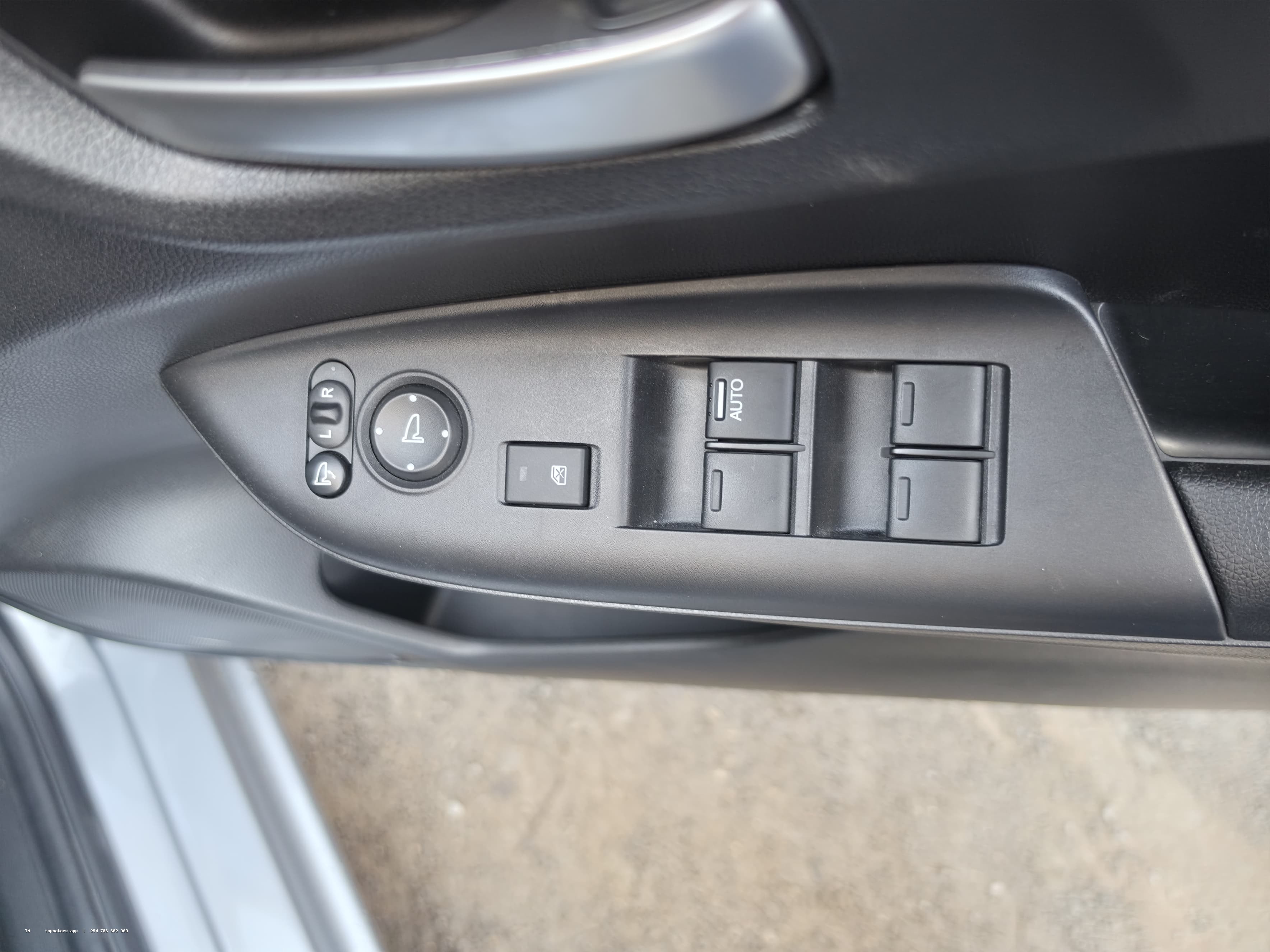 Honda Fit photo 18 of 20