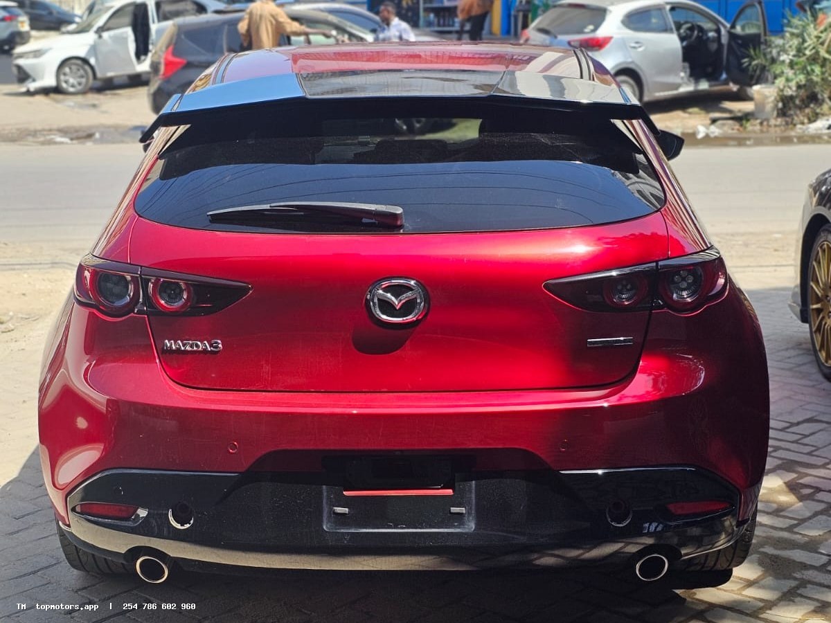 Mazda 3 photo 2 of 12