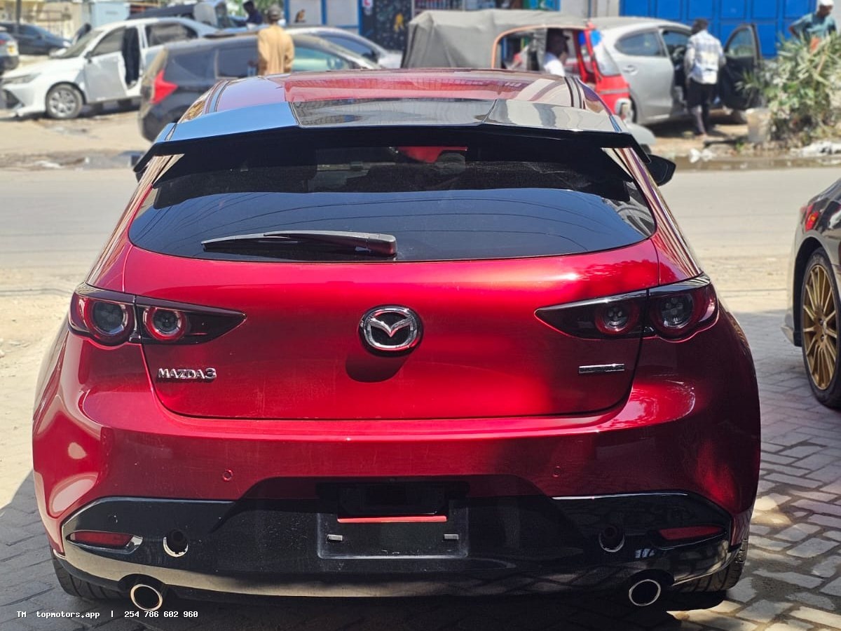 Mazda 3 photo 9 of 12