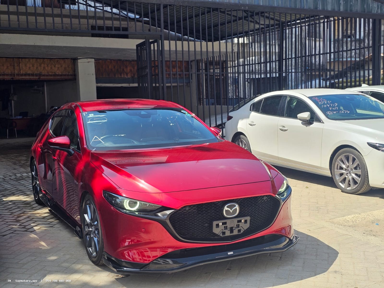 Mazda 3 photo 3 of 12